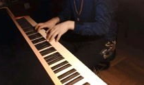 钢琴指法练习视频